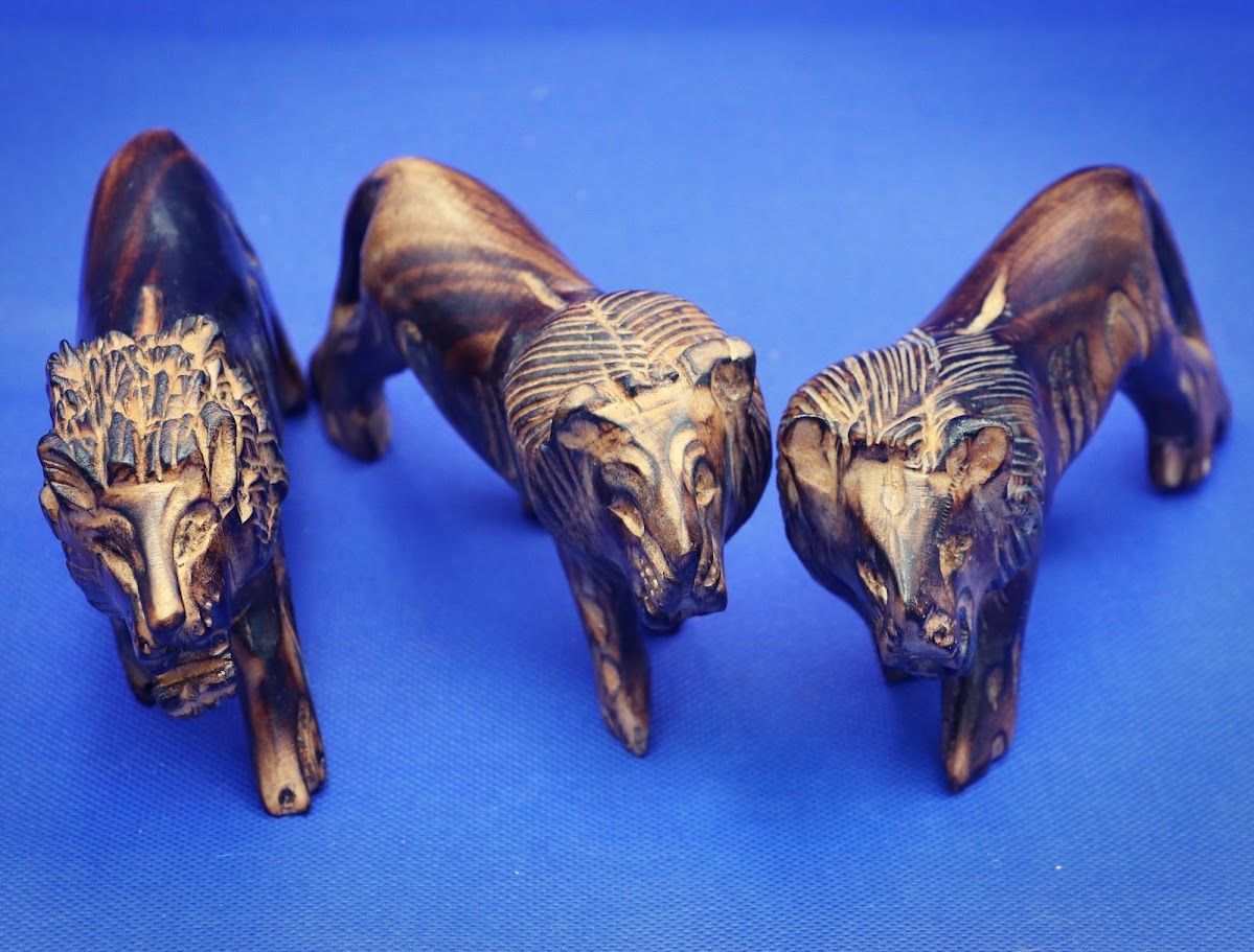 Hand-carved hardwood Wooden Roaring Maned Lion Figurine