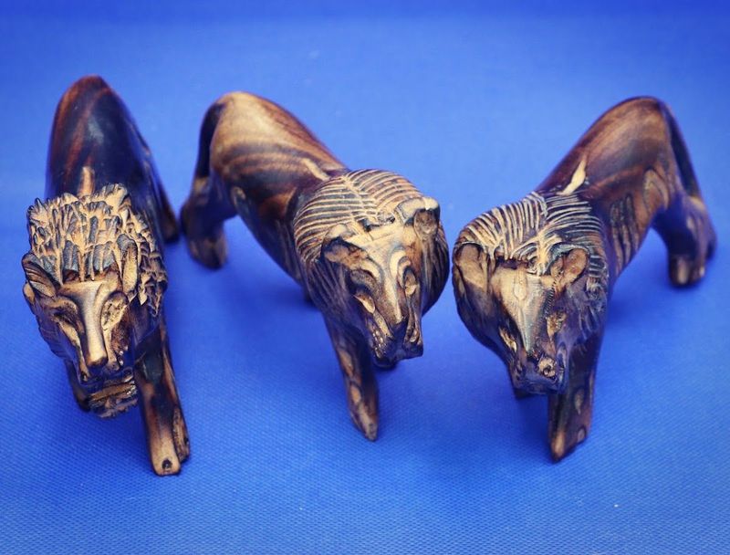Hand-carved hardwood Wooden Roaring Maned Lion Figurine