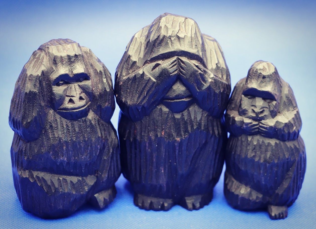 RARE HAND-CARVED ART STATUE OF THREE WISE MONKEYS