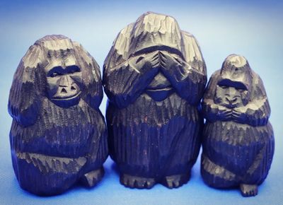 RARE HAND-CARVED ART STATUE OF THREE WISE MONKEYS