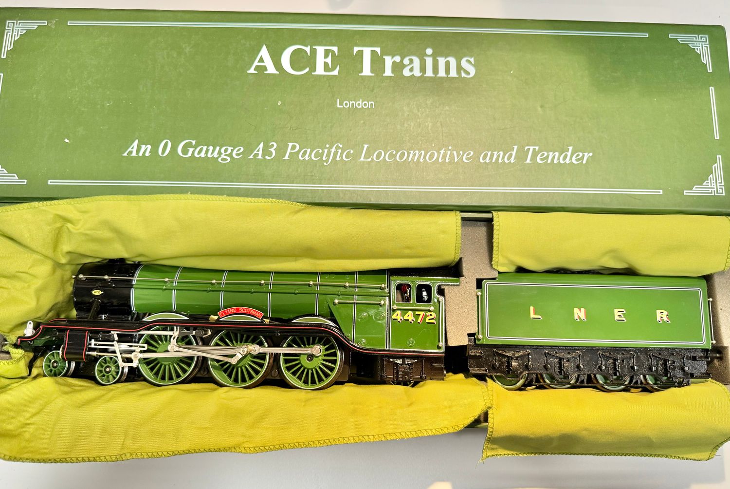 ACE Trains An &#39;O&#39; Gauge A3 Pacific Locomotive and Tender 4472 Flying Scotsman