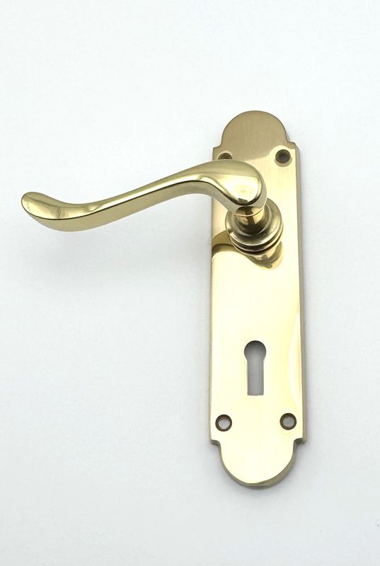 S600 Lever Lock Polished Brass (CLEARANCE)