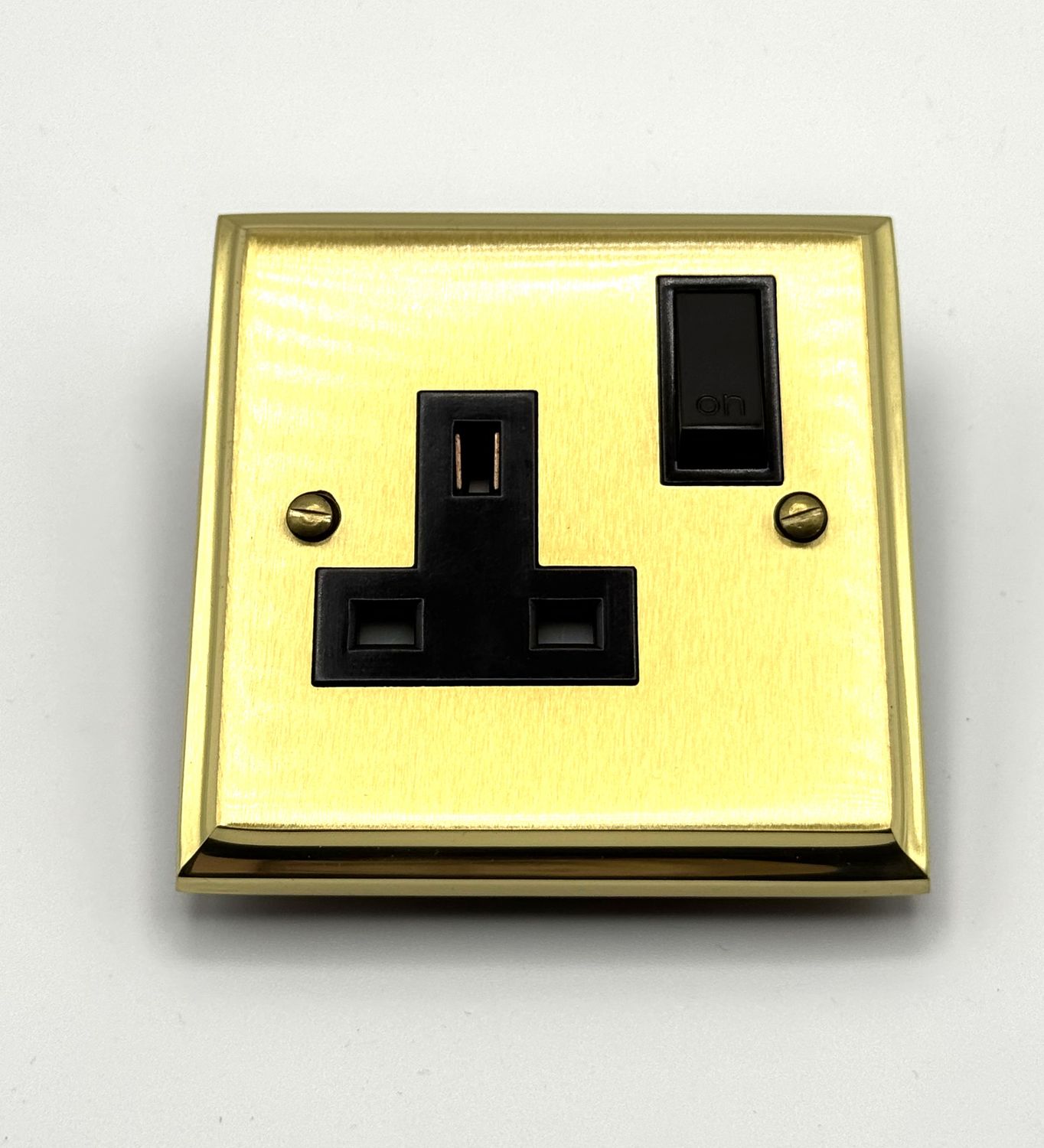 Heritage Brass Mayfair 1 Gang 13amp Switch Single Socket (CLEARANCE)