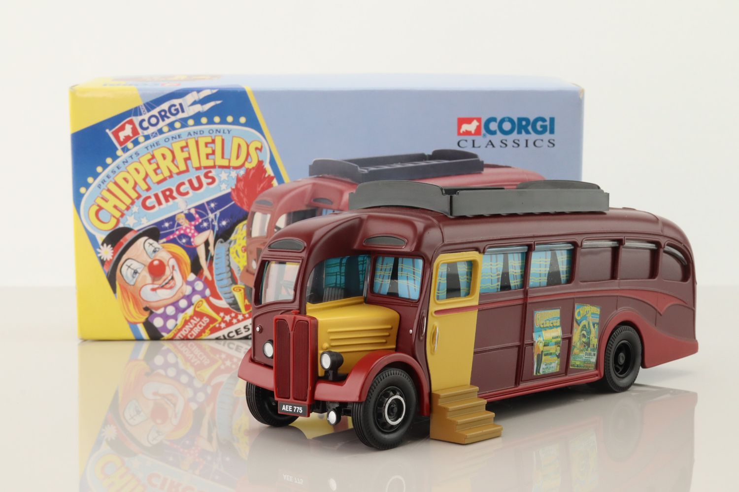 Corgi Chipperfields Circus AEC Regal Living Quarters