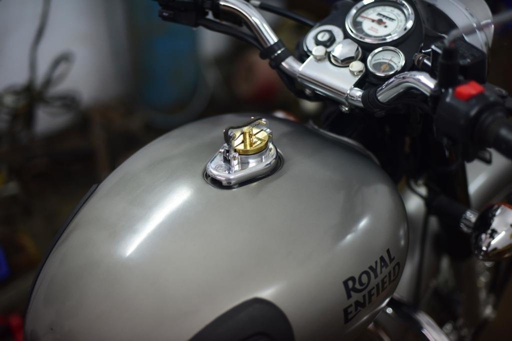 Royal enfield fuel hot sale tank cap cover