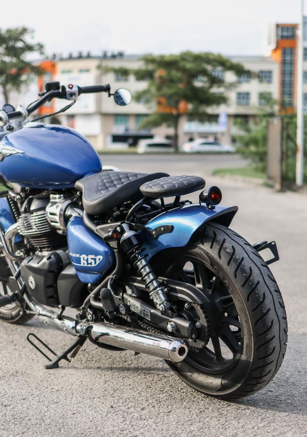 Folding Seat &amp; Rear Shorty Mudguard for SM650, Shotgun650 &amp; Classic 650