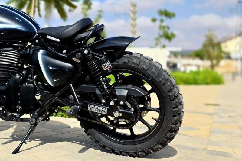 Seat (Solo/ Folding)  &amp; Rear Mudguard For Royal Enfield Meteor 350