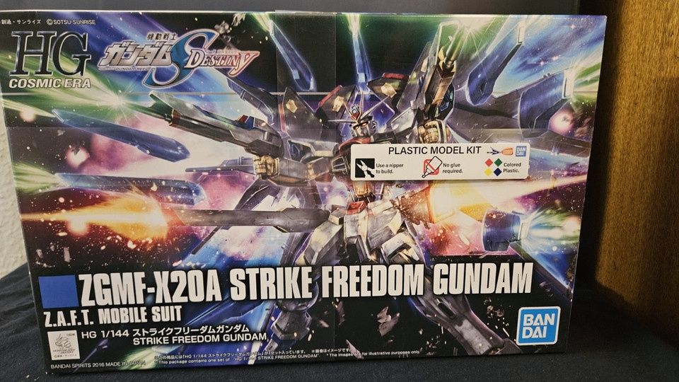 Bandai HG ZGMF-X20A Strike Freedom Gundam ZAFT Mobile Suit Kit 1/144