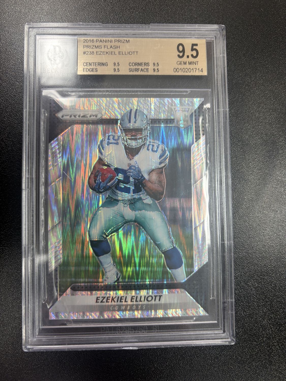 BGS 9.5 - 2016 Panini Prizm Prizms Flash Ezekiel Elliott (10201714)