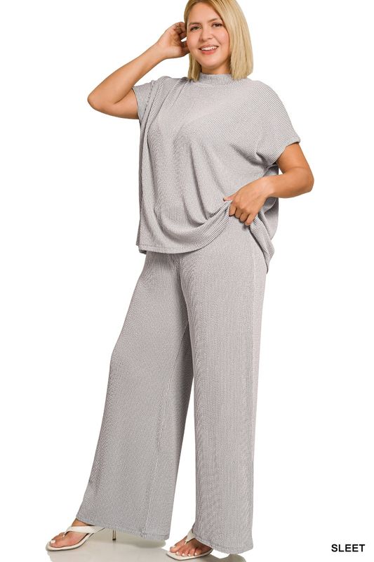 PLUS RAISED RIB SHORT SLEEVE TEE &amp; PANTS SET.