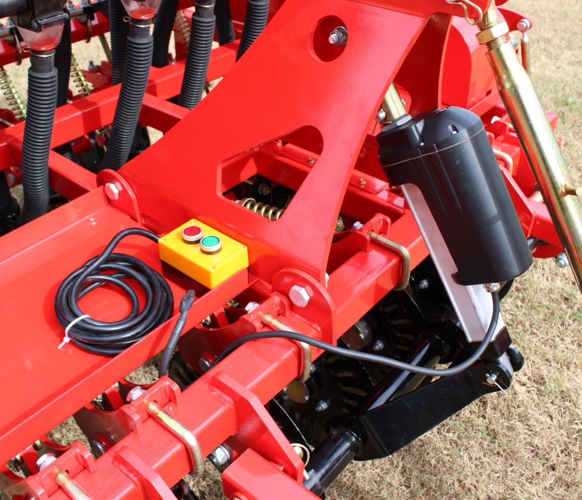 Tar River Saya 505 pull type no till drill Tar River Saya 505 pull type no till drill