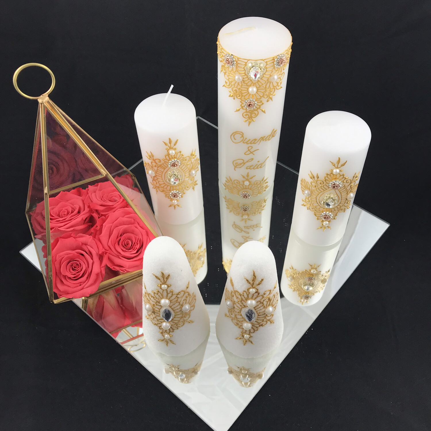 Kerzenarrangement mit Rosen Pyramide