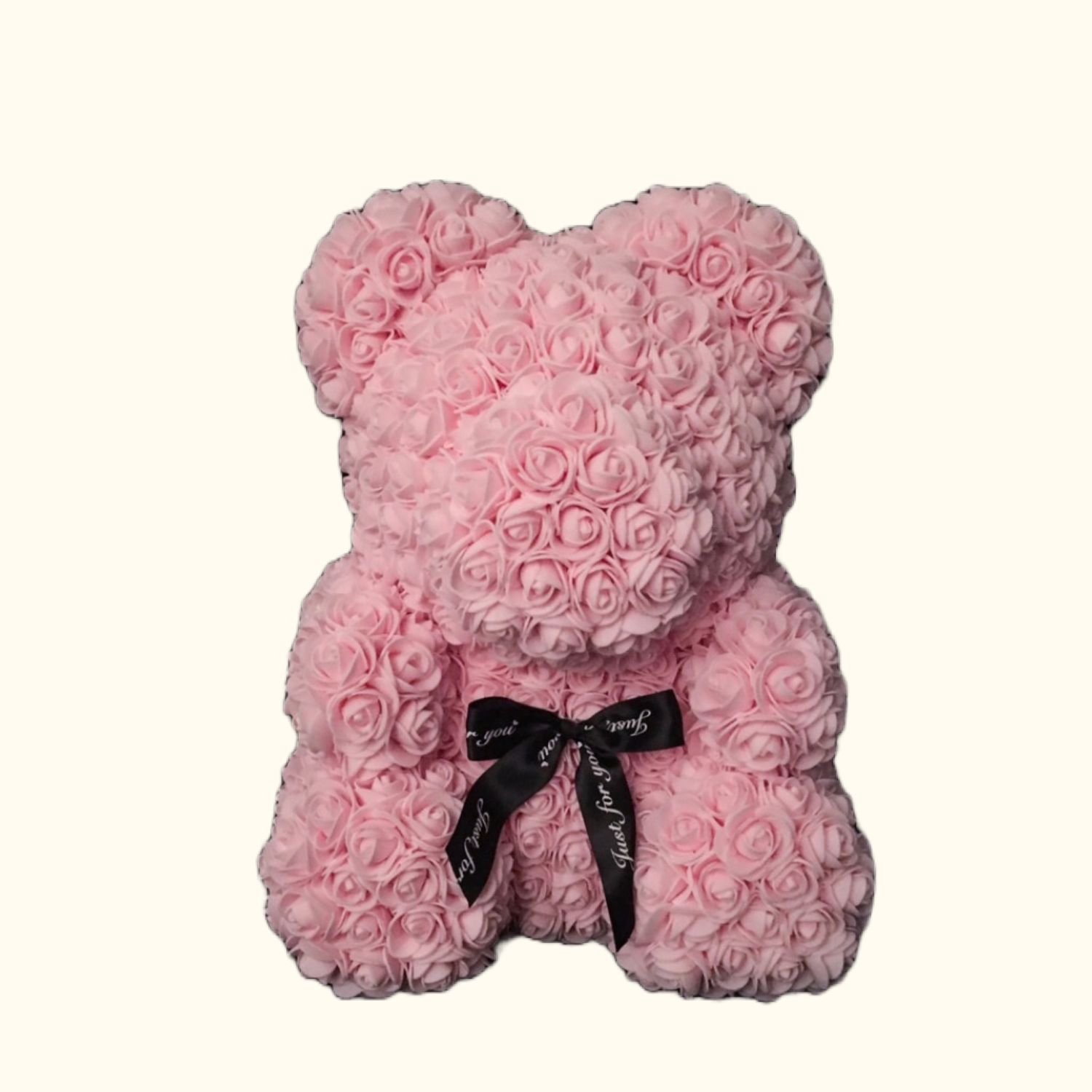 Rosenbär in Rosa – Handgemachtes Geschenk mit Stil von Rabia Rose Frankfurt