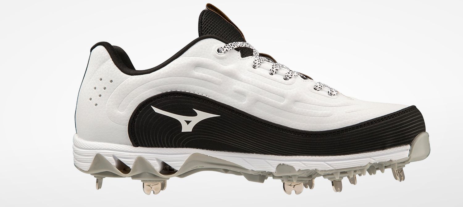 MIZUNO WOMENS 9-SPIKE SWIFT 8 SOFTBALL CLEAT, Colour: BLACK/WHITE, Size: 10