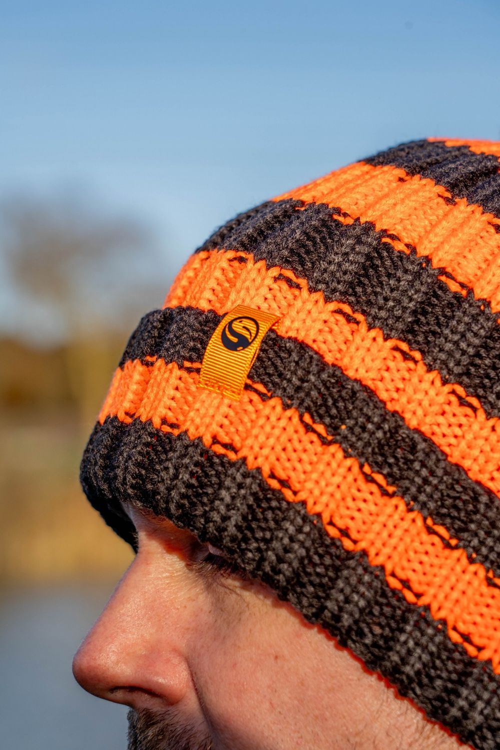GURU BOBBLE BEANIE BLACK/ORANGE