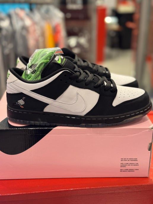 Nike SB Dunk Low Staple Panda Pigeon