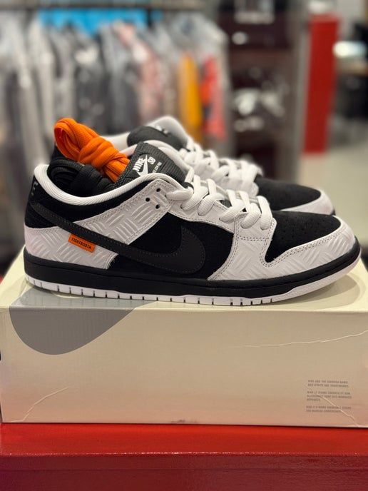 Nike SB Dunk Low TIGHTBOOTH