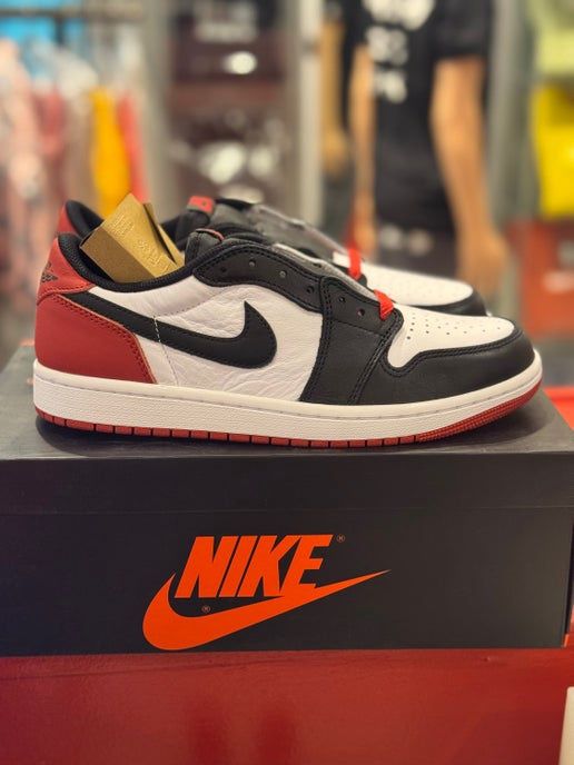 Jordan 1 Retro Low OG Black Toe (2023)