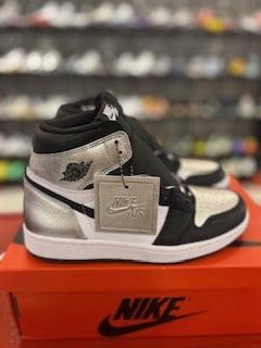 Jordan 1 Retro High Silver Toe (Women&#39;s)