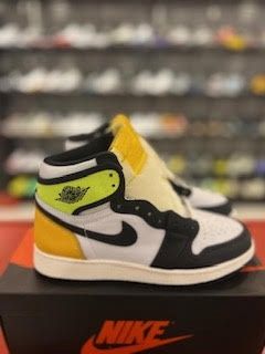 Jordan 1 Retro High White Black Volt University Gold (GS)