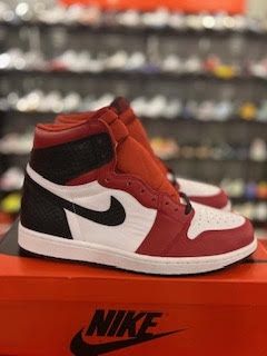 Jordan 1 Retro High Satin Snake Chicago (Women&#39;s)
