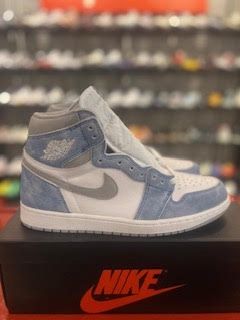 Jordan 1 Retro High Hyper Royal Smoke Grey