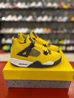 Jordan 4 Retro Lightning (GS)