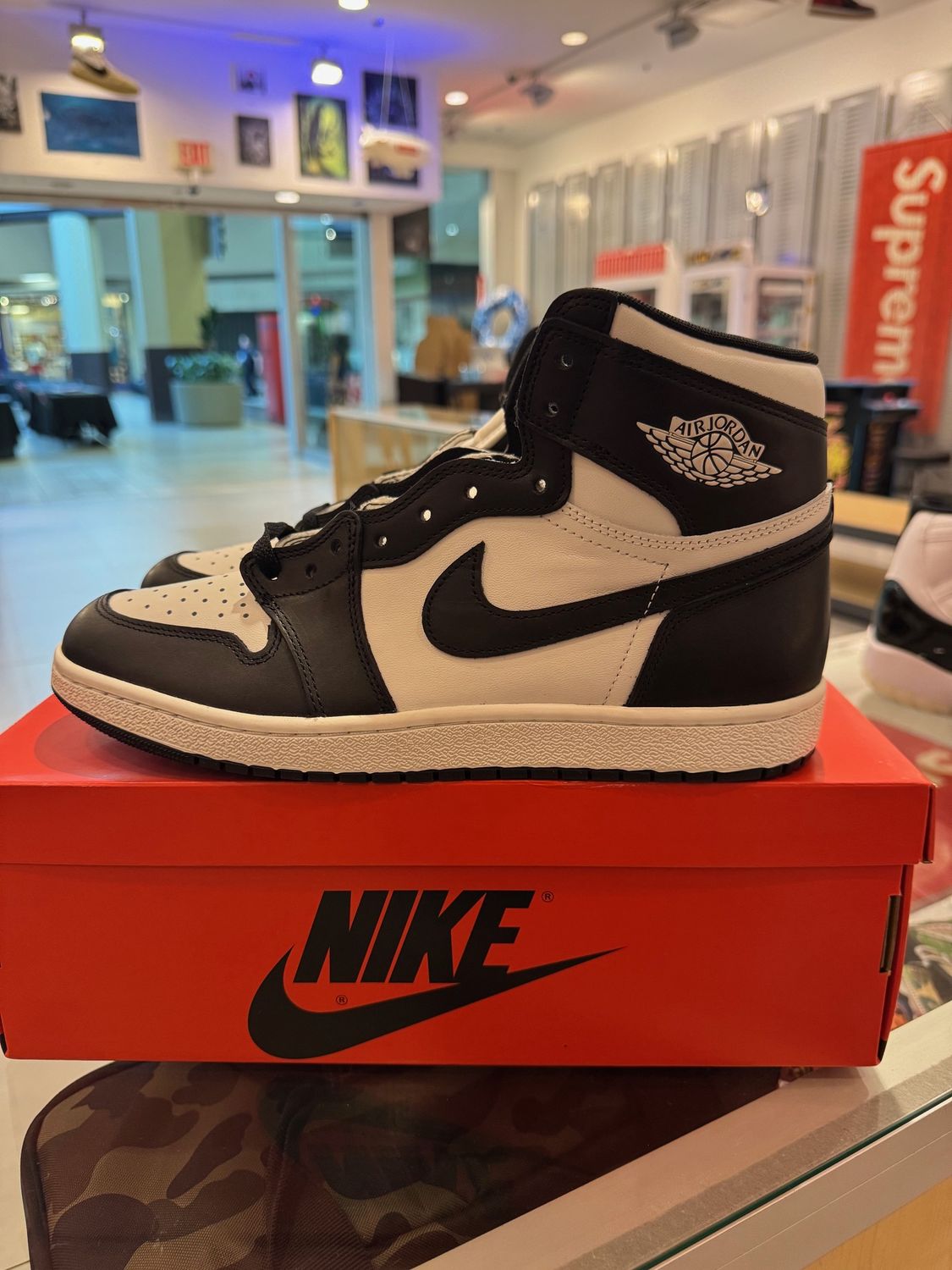 Jordan 1 Retro High &#39;85 Black White