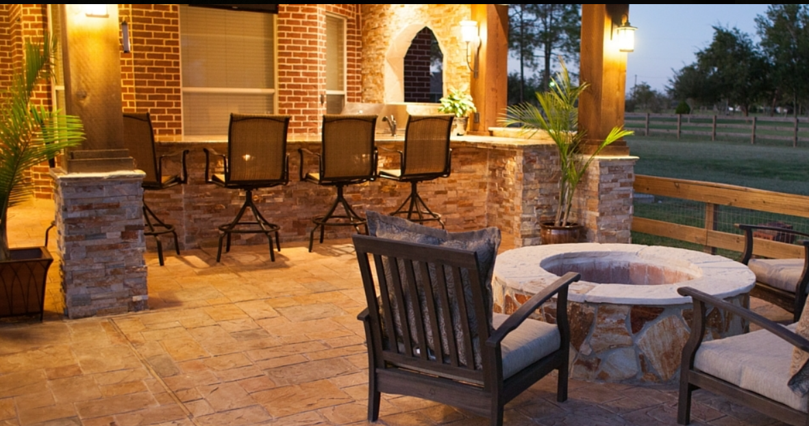 Custom Fire Pit Design & Installation Service