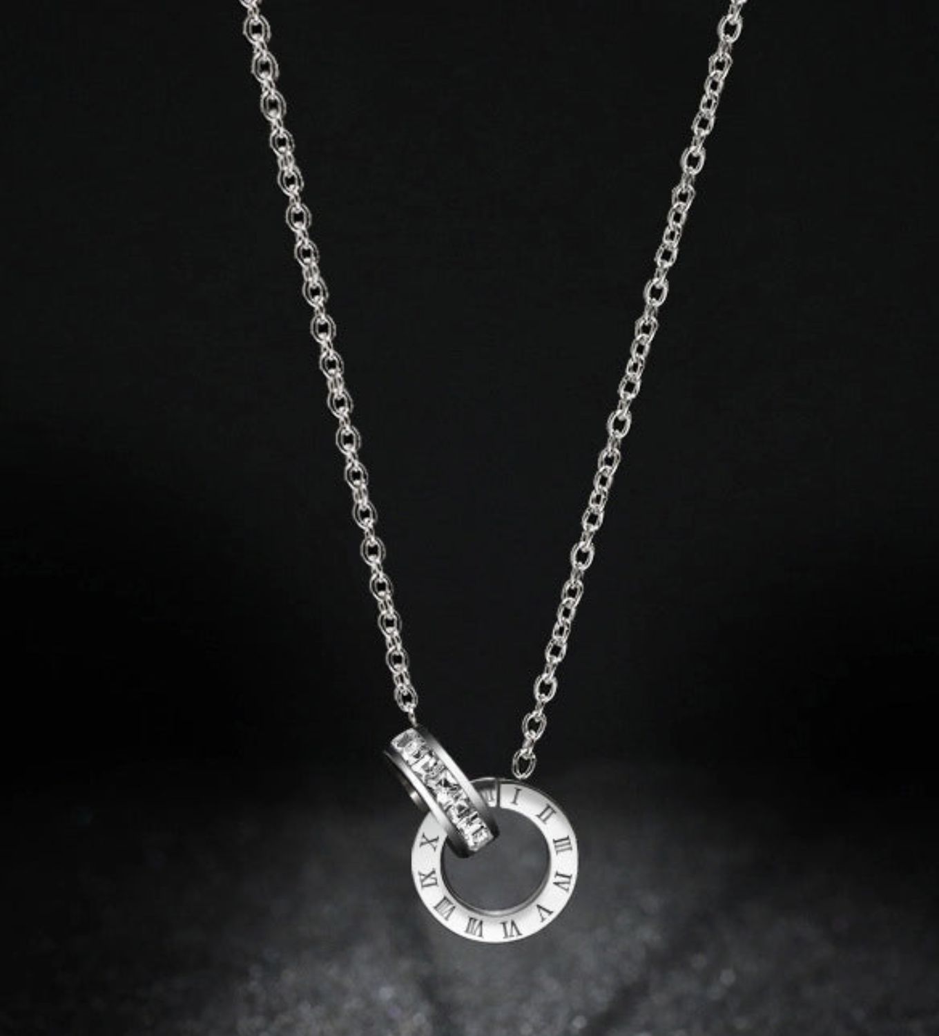 IV XII CIRCLE NECKLACE