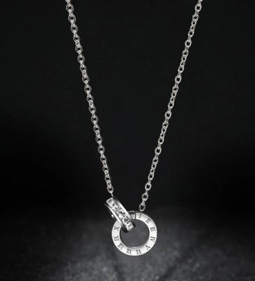 IV XII CIRCLE NECKLACE