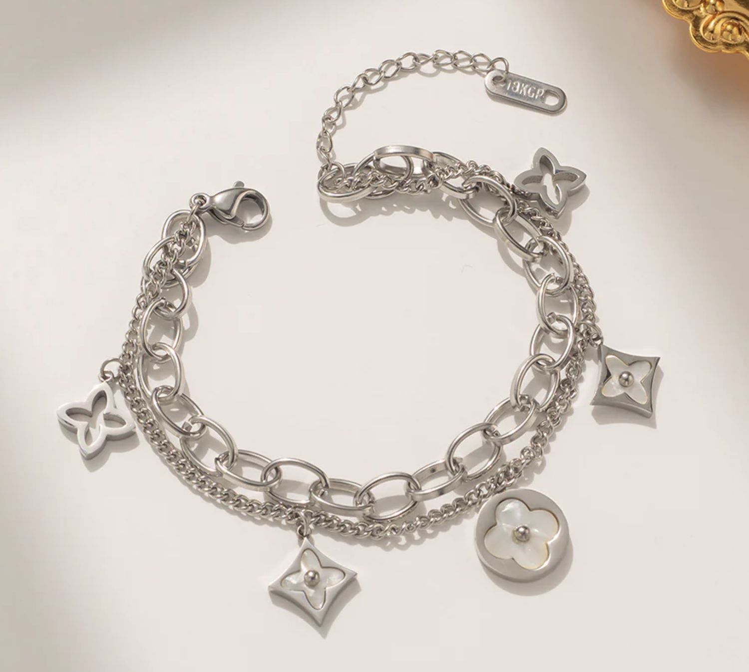 DOUBLE LAYERED CLOVER BRACELET, Color: SILVER