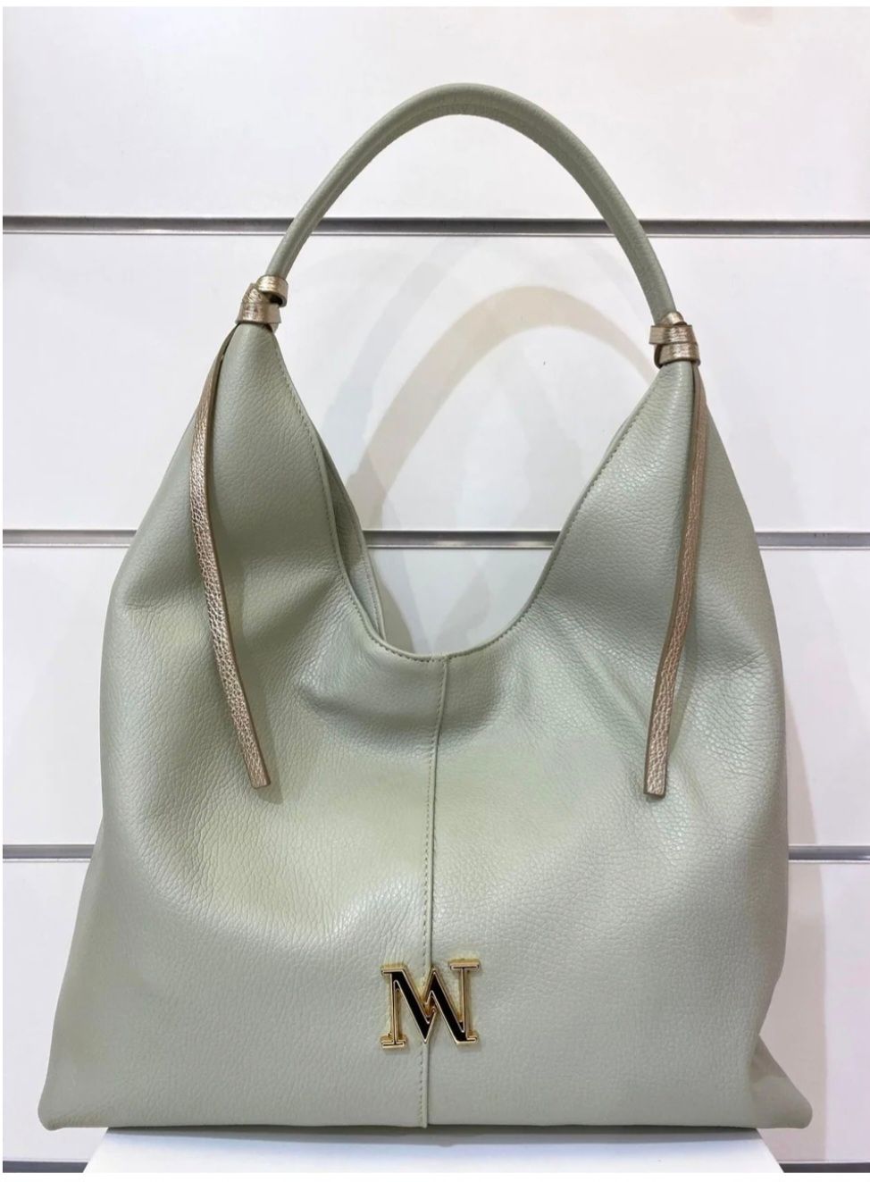 Astrid-Schoudertas, Mondieux Madame