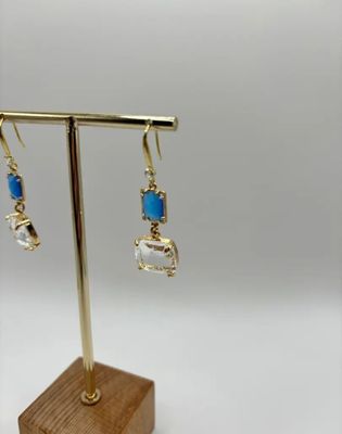 Blauwe oorbellen, 18 karaats verguld.