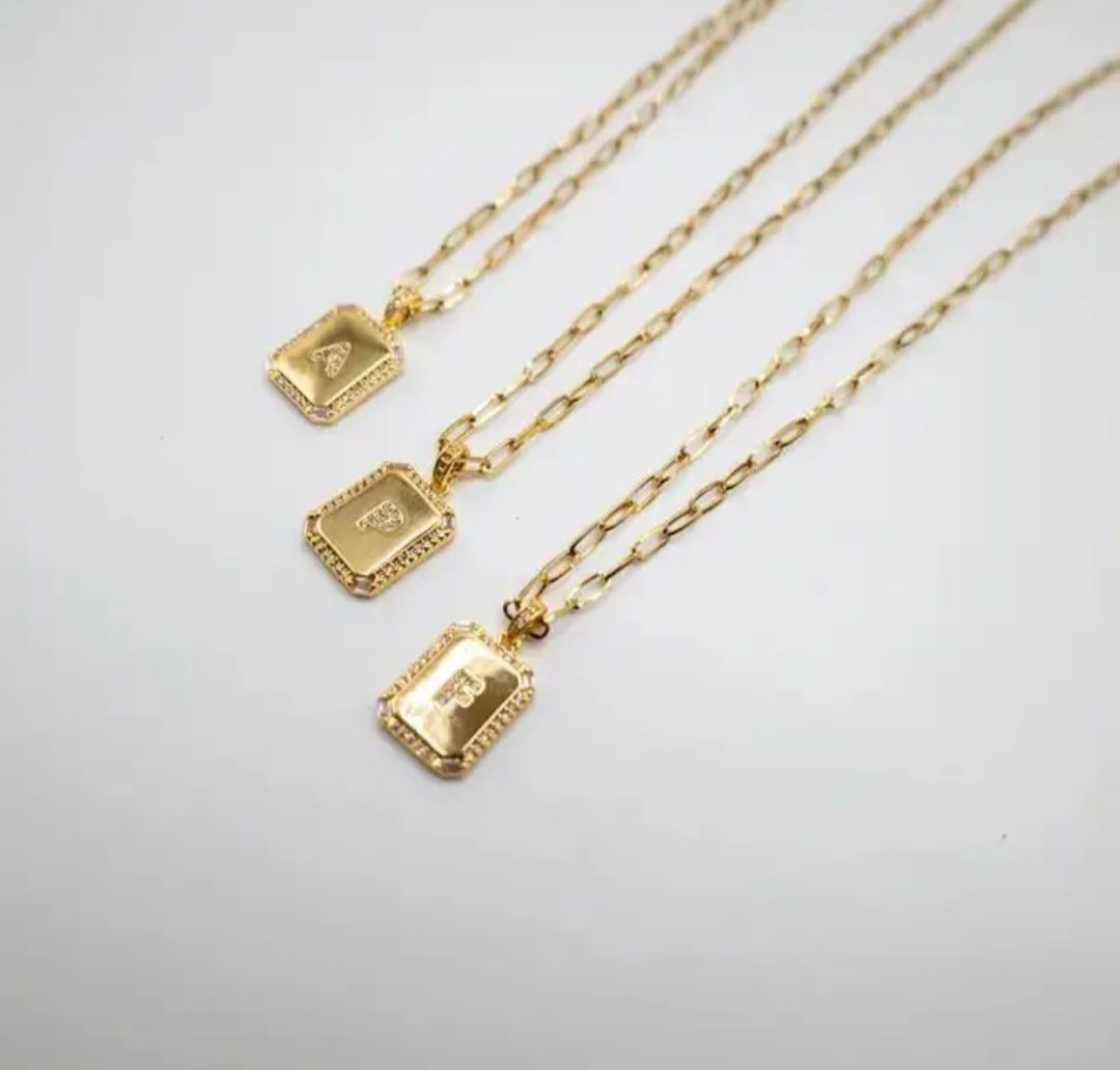 Hals ketting met je gepersonaliseerd initial, handgemaakt.