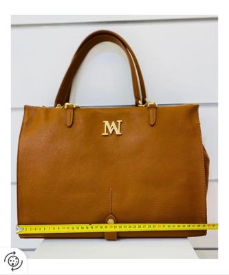 Antoinette tas-computertas, Mondieux Madame