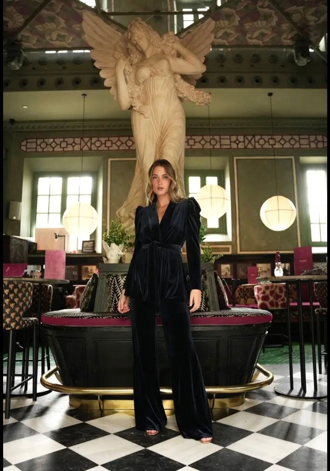 Jumpsuit in donkermarine fluwelen 