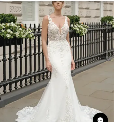 Bila, een moderne kanten trouwjurk. Haute couture.