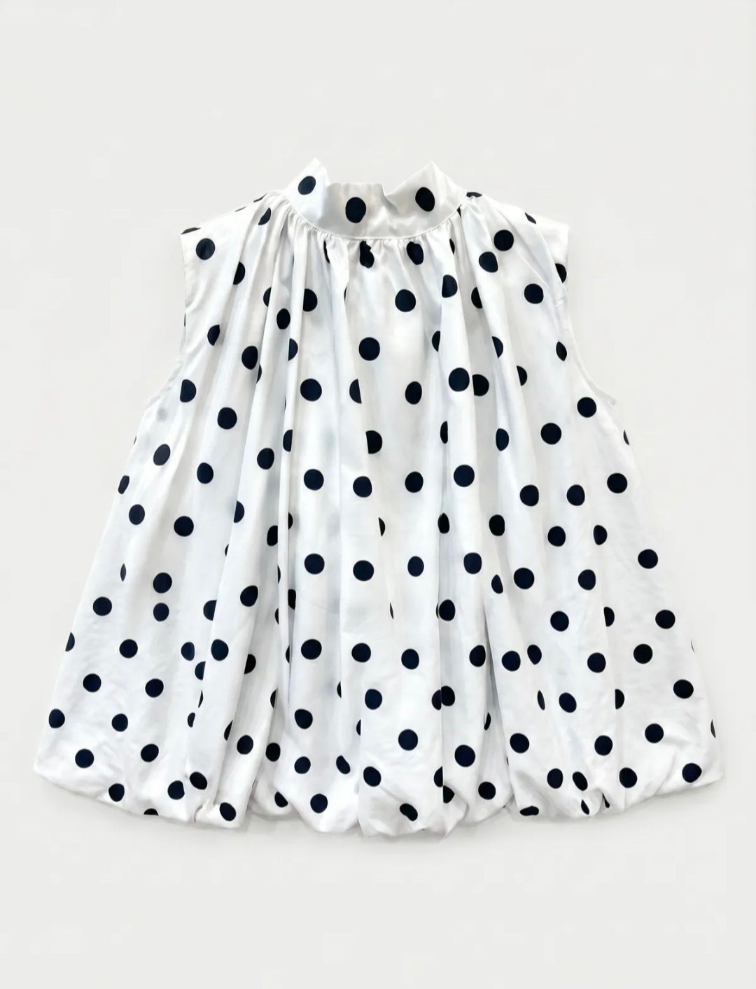 Witte Top met Donkerblauwe Stippen | Elegante Mouwloze Blouse