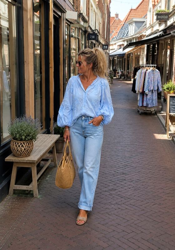 lichtblauwe blouse met knoopsluiting - one size 36-44