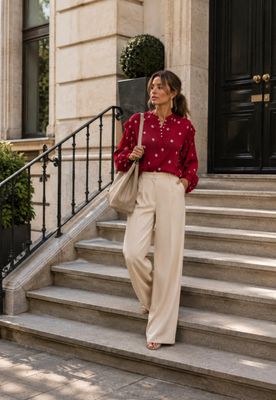 Stippenblouse met Ruches – Elegant &amp; Vrouwelijk