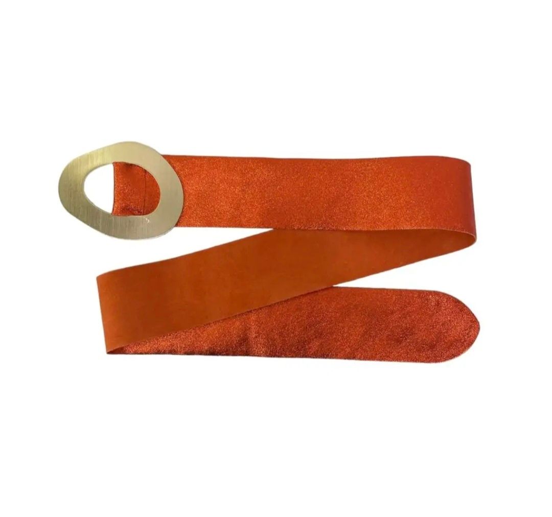 Metalen riem van kalfs suèdeleer met brede gesp