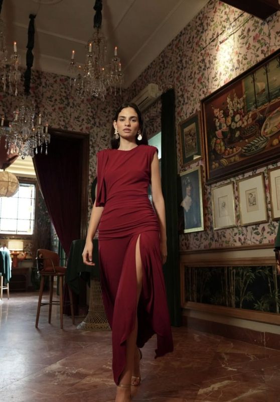 Icoon jurk met een hoge split