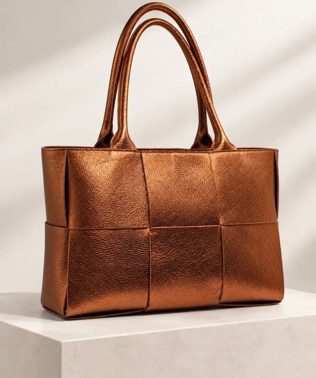 Bella - Luxe Leren Schoudertas &amp; Computertas – Metallic Cognac met Gevlochten Design