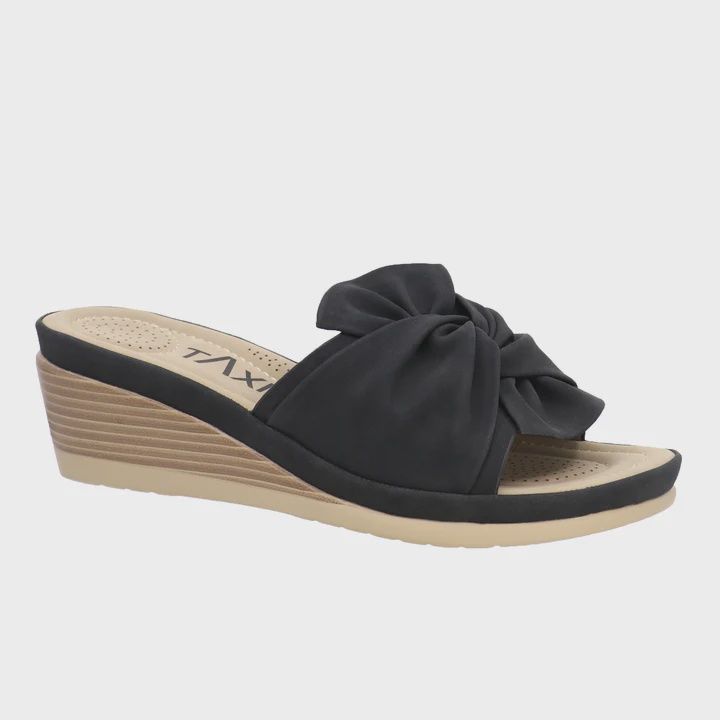 Taxi-Janice-Black