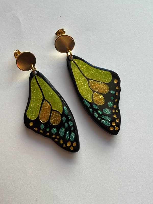 Pendientes alas mariposa negros