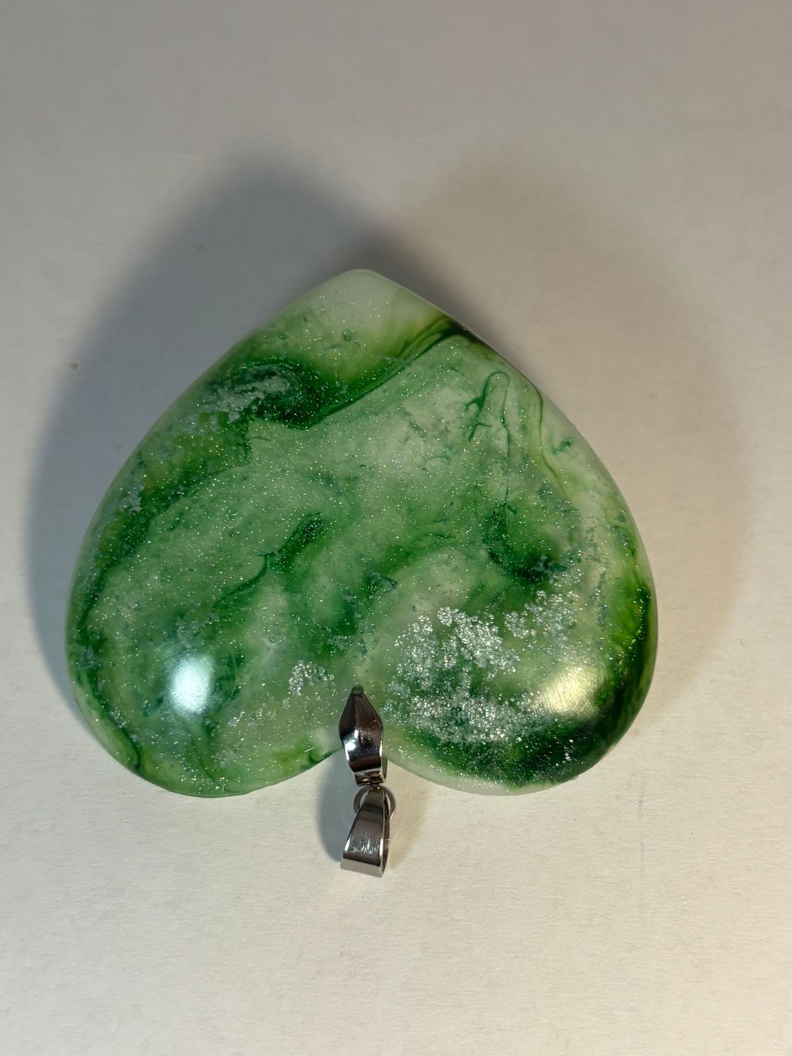 Colgante Corazón verde resina