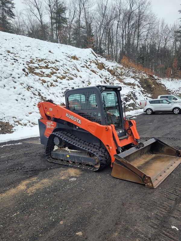Kubota SVL95 Tracked Skidsteer (12k lb)