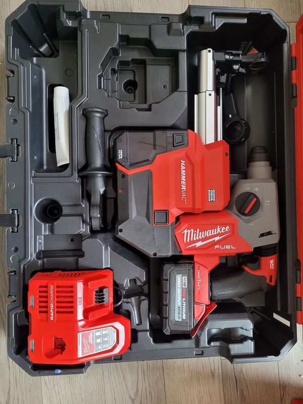 Milwaukee SDS Rotary Hammer Drill (w/ vacuum, battery & charger)
