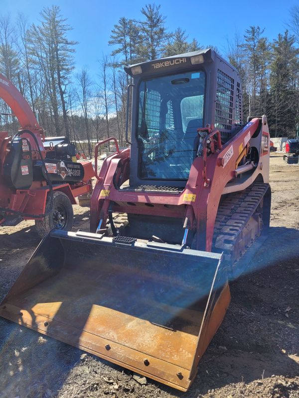 Takeuchi TL8 – 75 HP Tracked Skid Steer